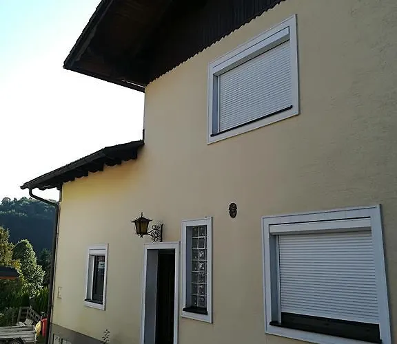 Haus Mitterfeld דירה *